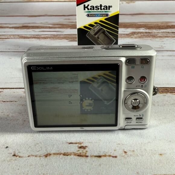 Casio EXILIM EX-Z57 5.0MP Digital Camera Silver Compact Design - Picture 5 of 9